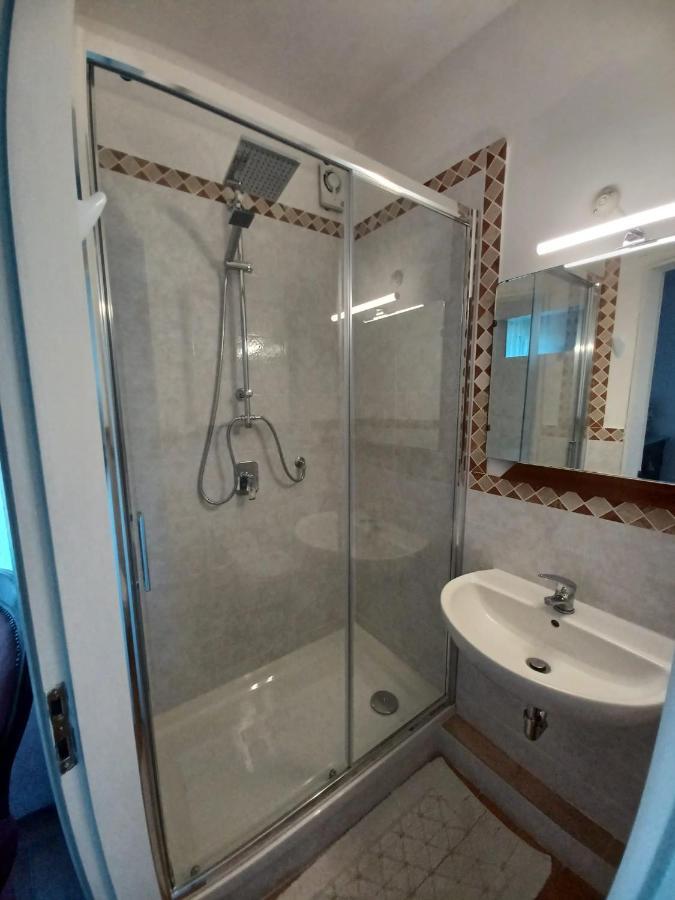 Casa Vacanze L'Acquerello Lari Exteriör bild