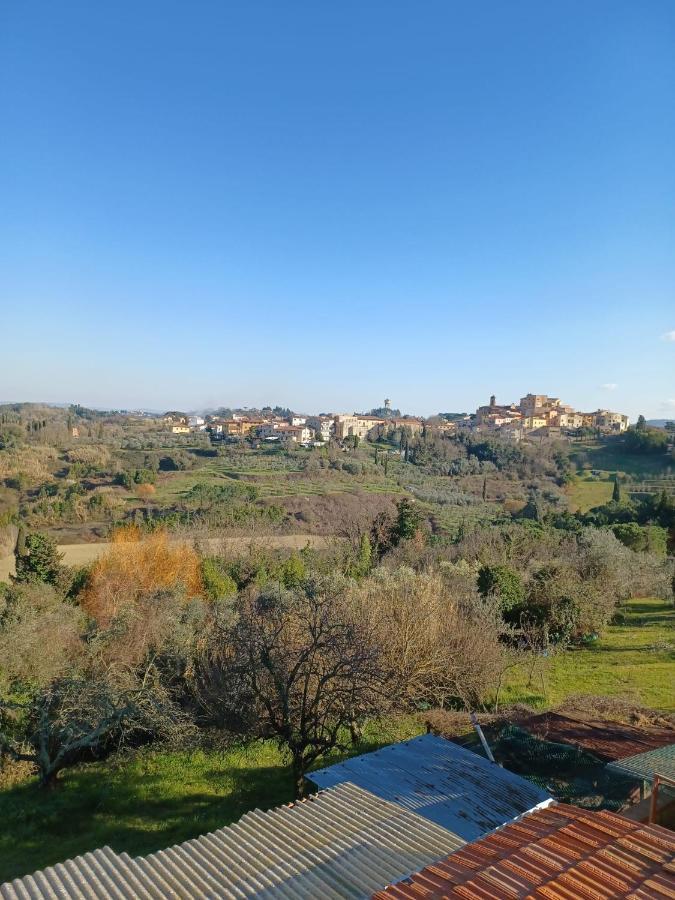 Casa Vacanze L'Acquerello Lari Exteriör bild