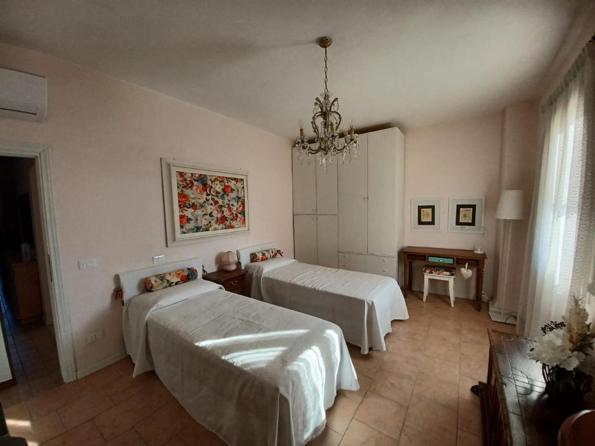 Casa Vacanze L'Acquerello Lari Exteriör bild
