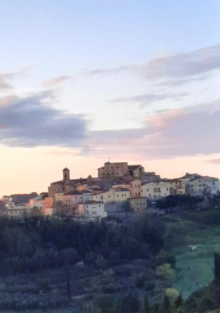 Casa Vacanze L'Acquerello Lari Exteriör bild