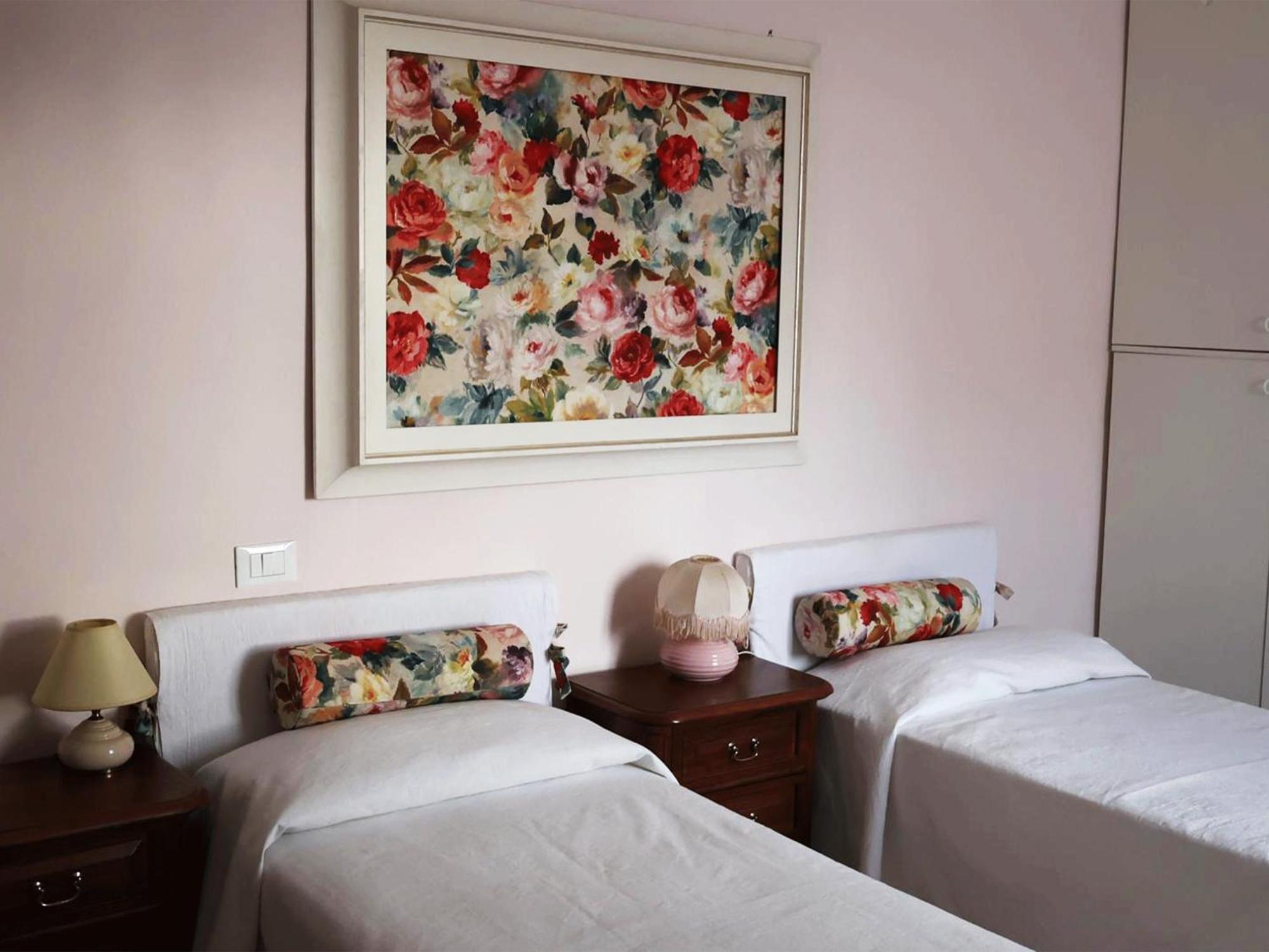 Casa Vacanze L'Acquerello Lari Exteriör bild